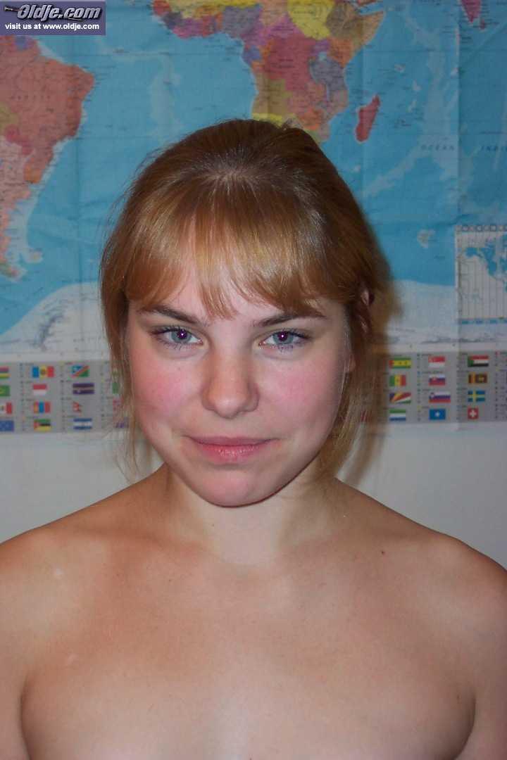 Die bezaubernde Amateur-Teenagerin Maggie Sweet lässt sich von einem alten Mann den Schwanz reinstecken