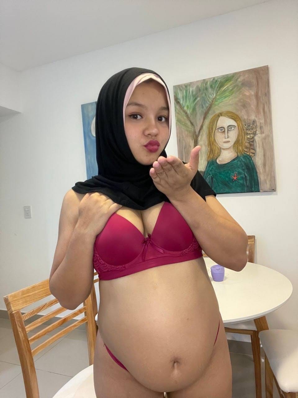 Onlyfans: Nacktfotos Der Schwangeren Pari
