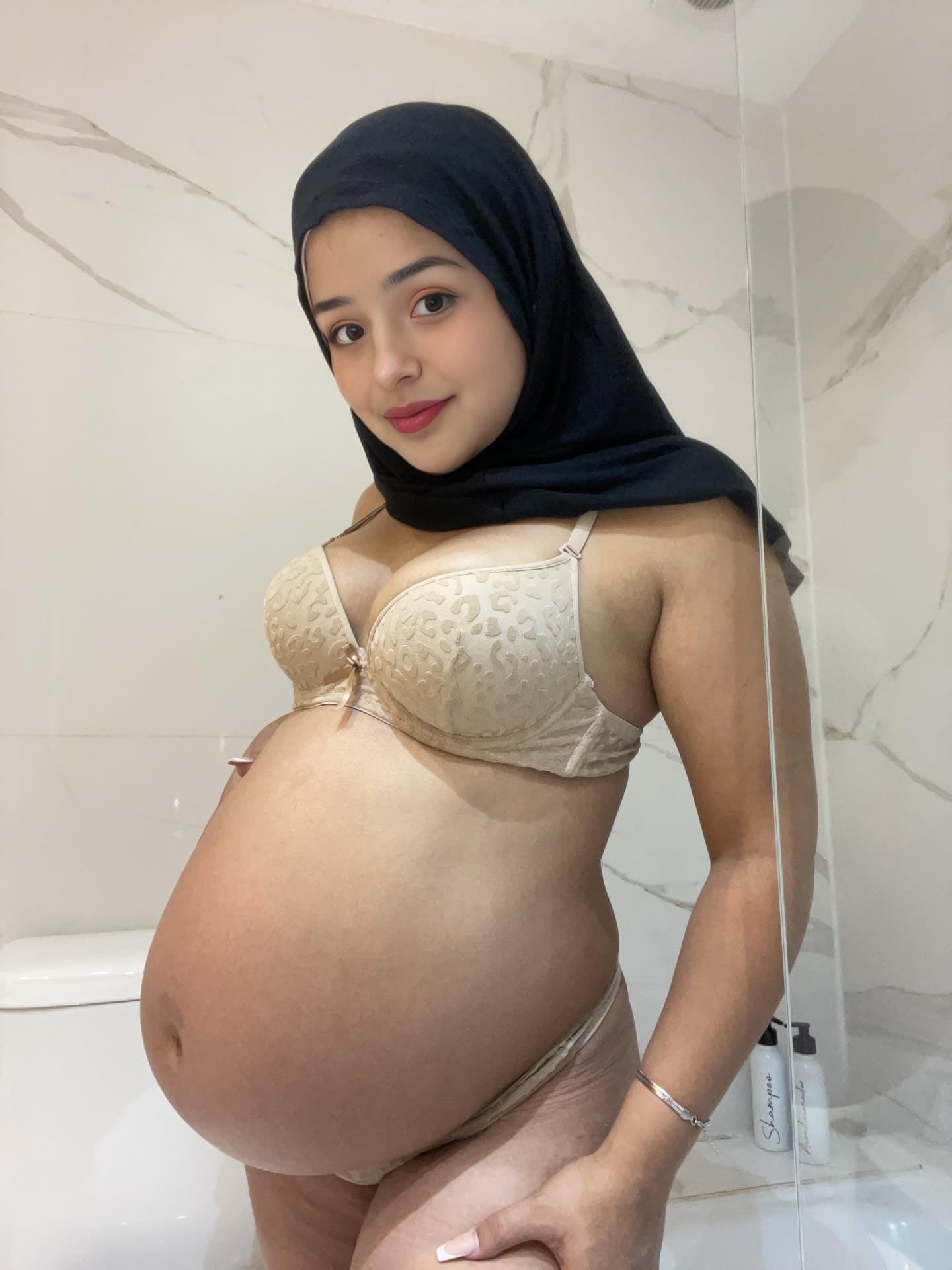 Onlyfans: Nacktfotos Der Schwangeren Pari