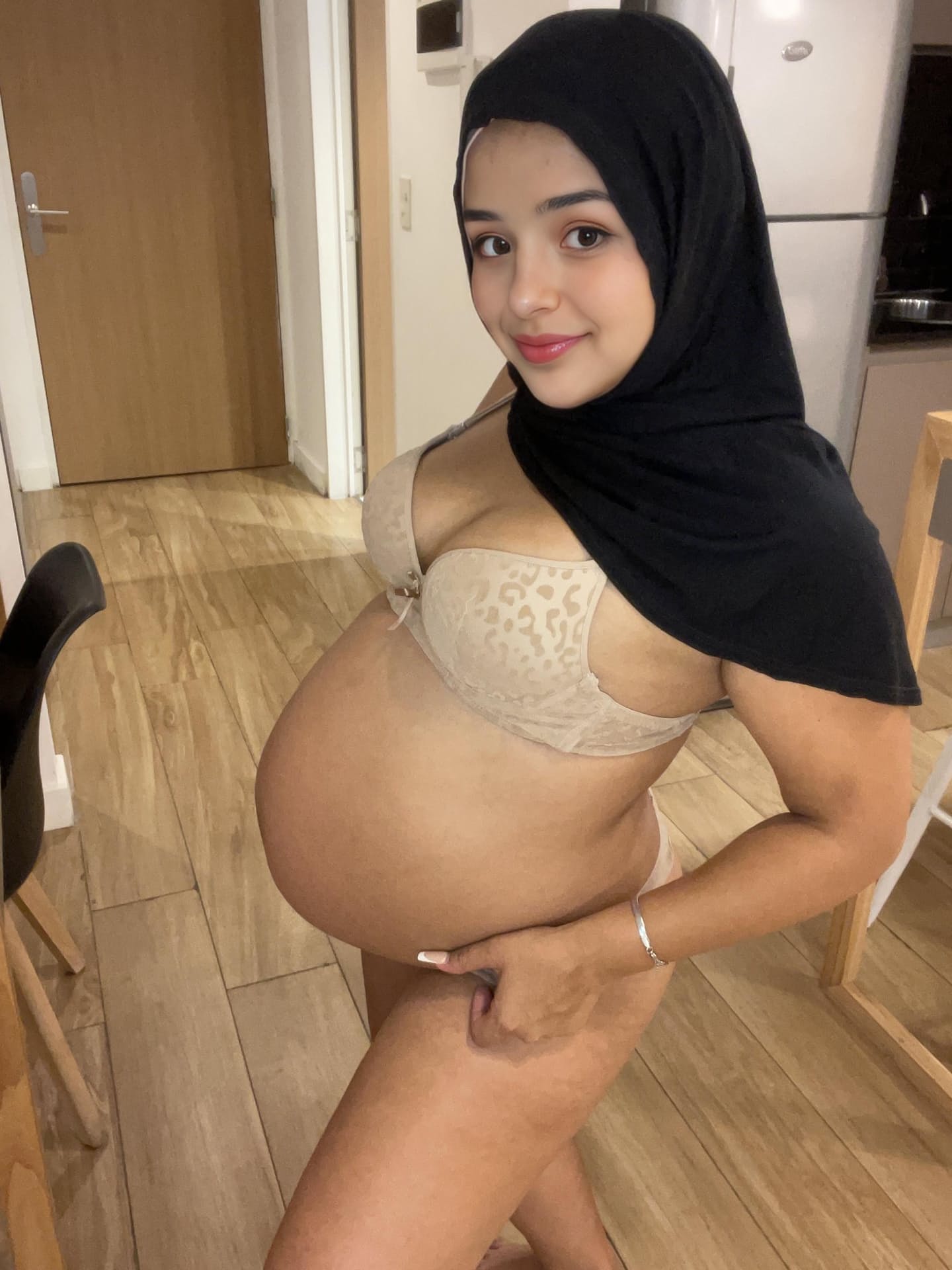 Onlyfans: Nacktfotos Der Schwangeren Pari