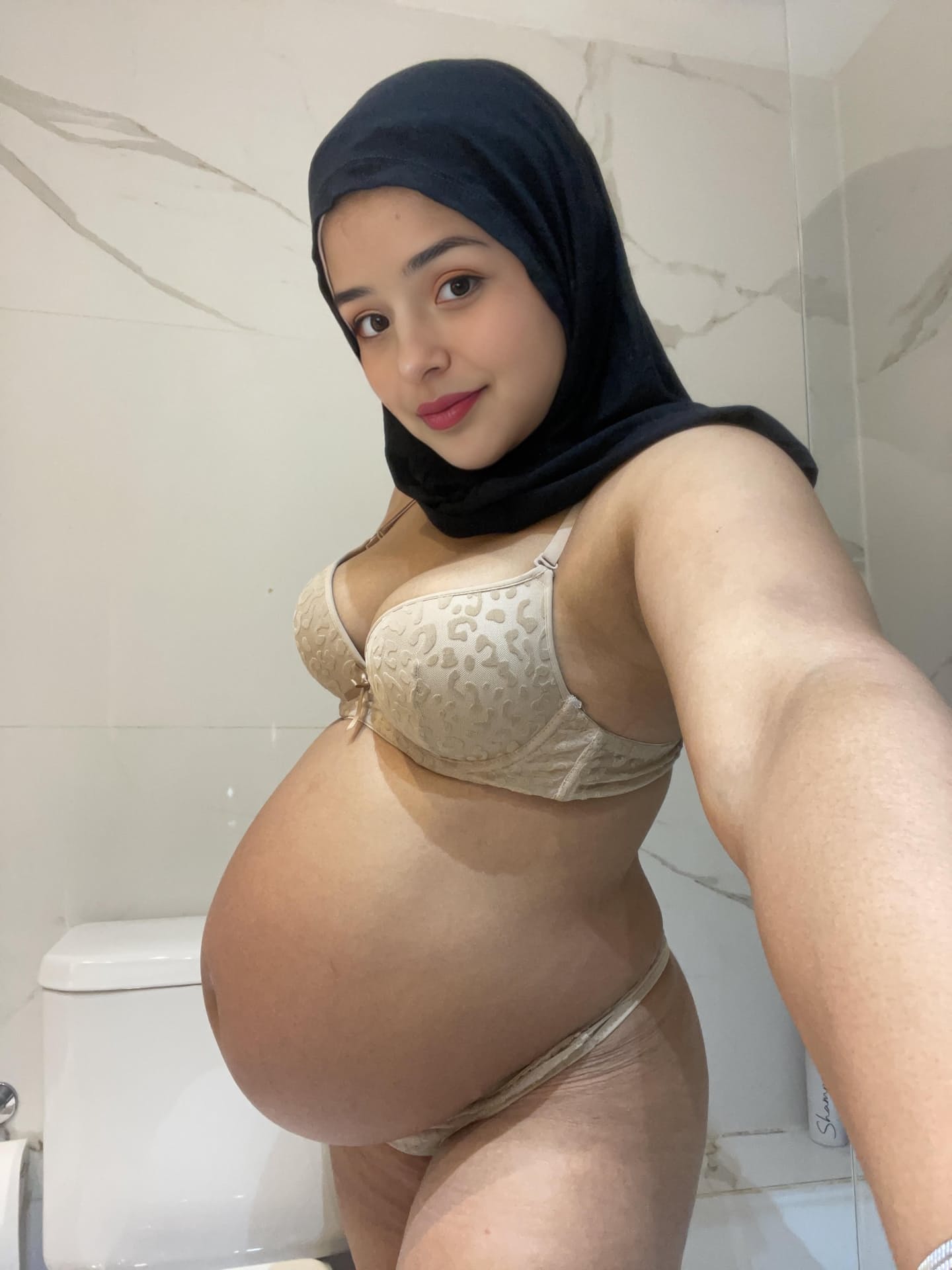 Onlyfans: Nacktfotos Der Schwangeren Pari