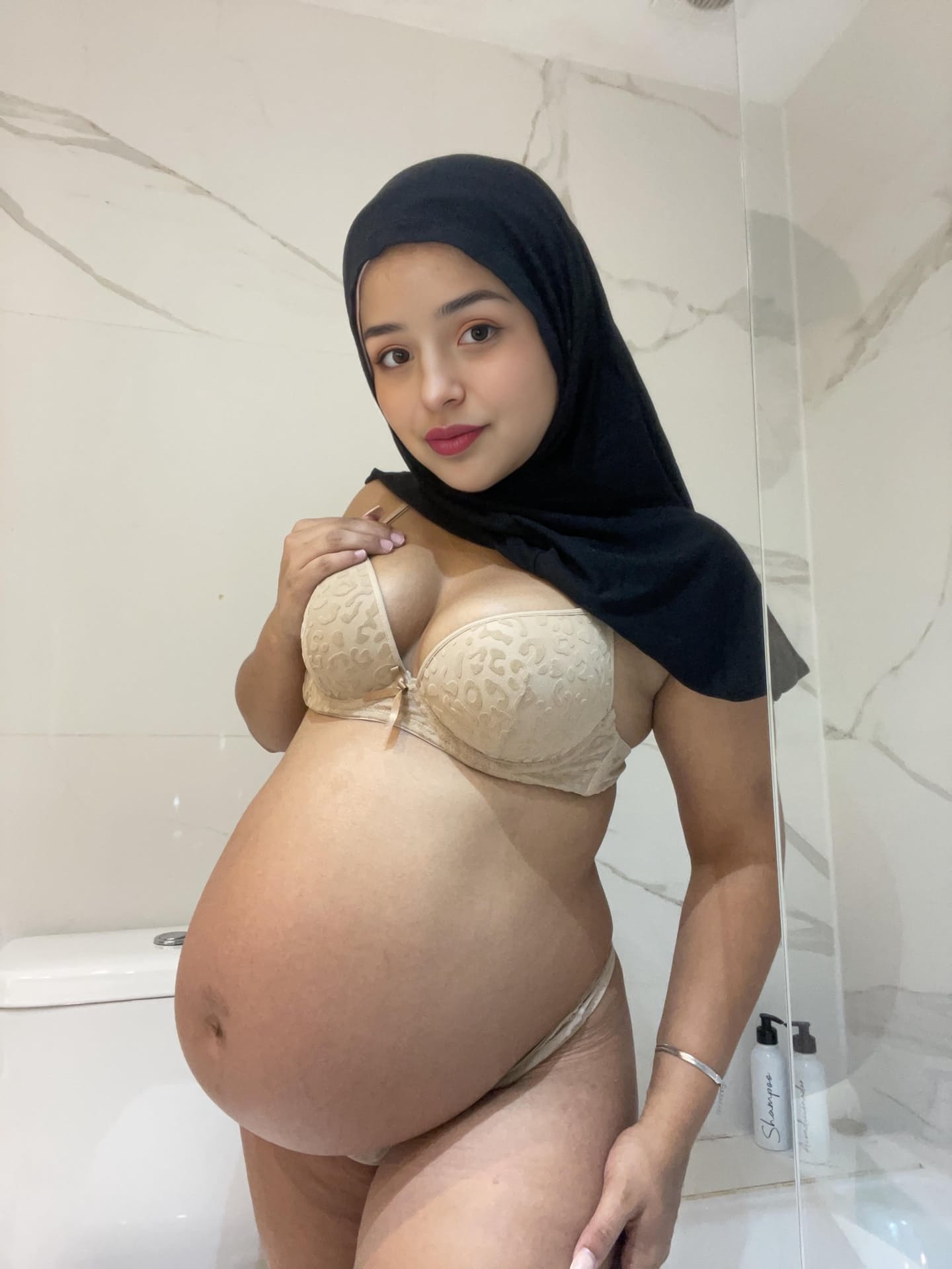 Onlyfans: Nacktfotos Der Schwangeren Pari