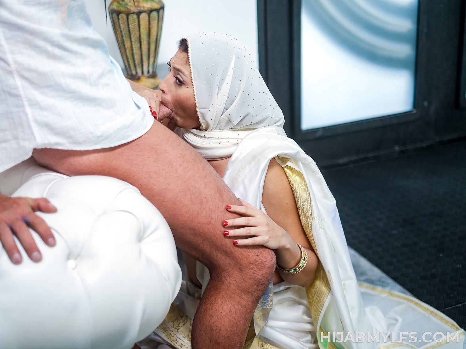 Die Umwerfende Milf Lola Pearl Zeigt Ihre Großen Brüste Und Bekommt Nach Heißem Sex Eine Gesichtsbesamung