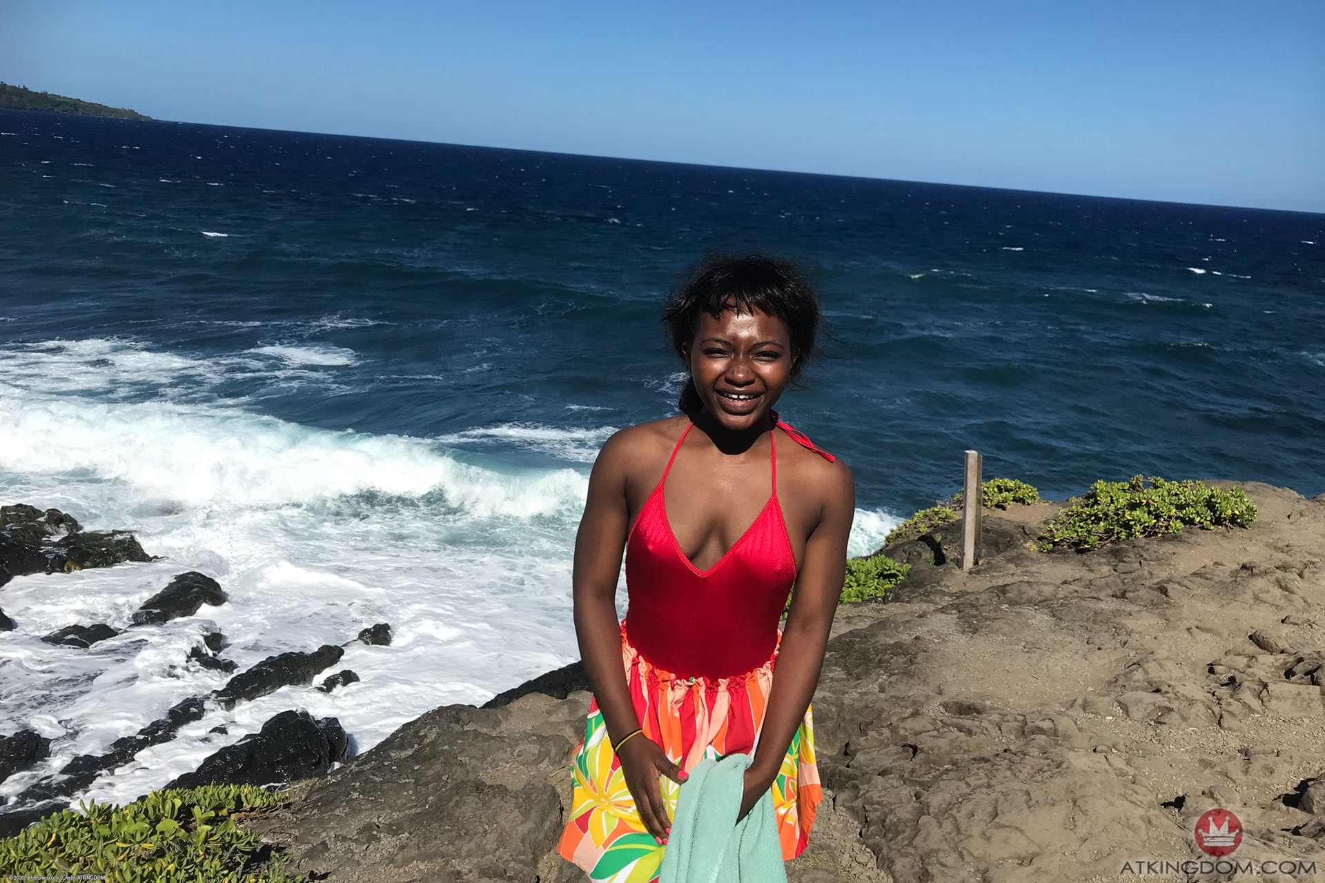 Die Kleine Afroamerikanische Teenagerin Noemie Bilas Zeigt In Einem Solo Ihre Titten Und Ihre Schokoladenlöcher
