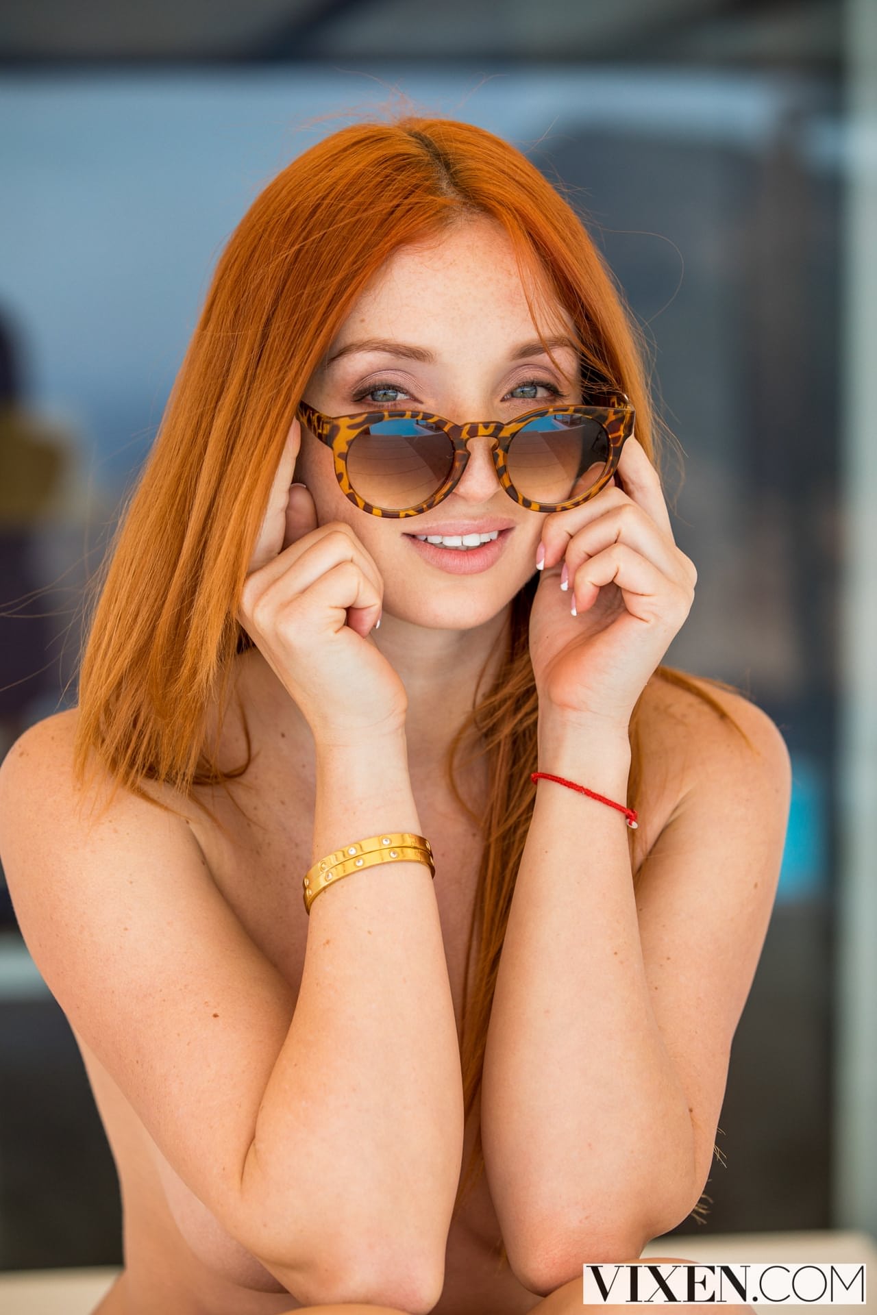 Ginger Red Fox Nimmt Christian Clays Gebogenen Schwanz In Der Hündchenstellung In Ihre Muschi Auf