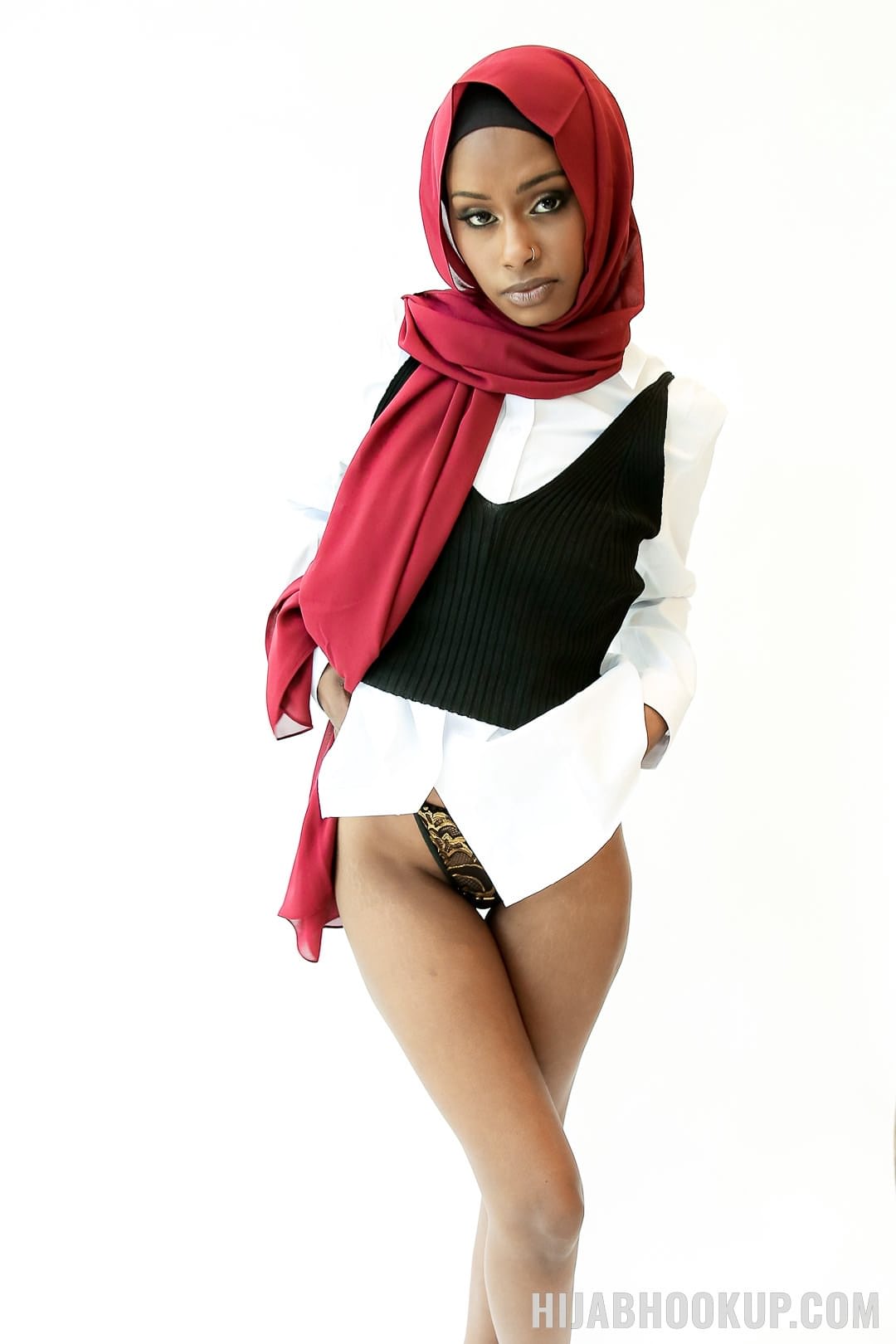 Die Dunkelhäutige Arabische Schönheit Fae Love Mit Hijab Wird Von Ihrem Stiefvater Durchgenommen