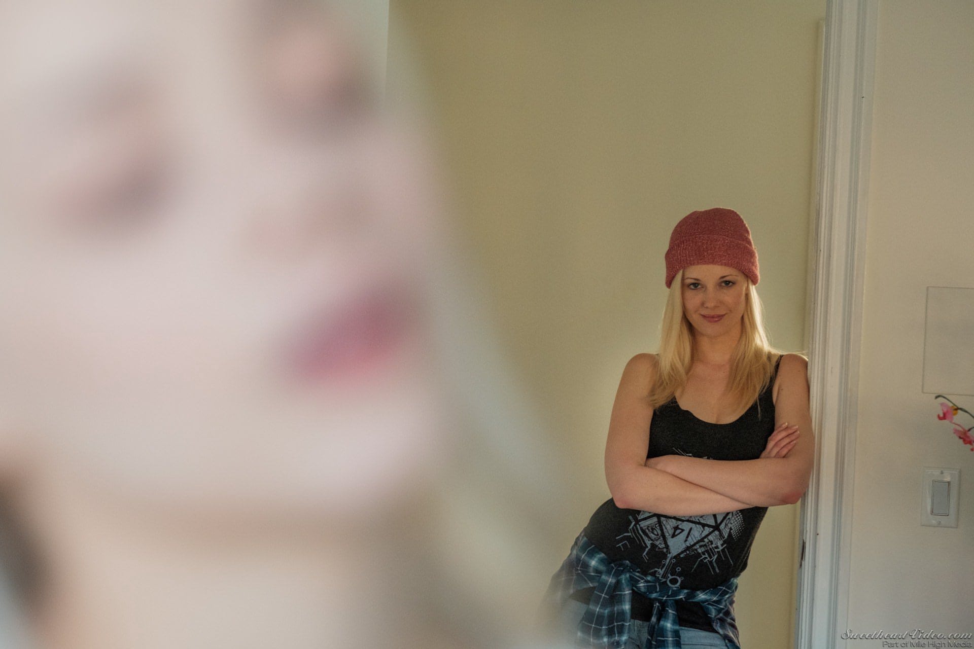 Drei Ältere Und Jüngere Blondinen Haben Einen Lesbischen Dreier, Bevor Sie Als Models Posieren