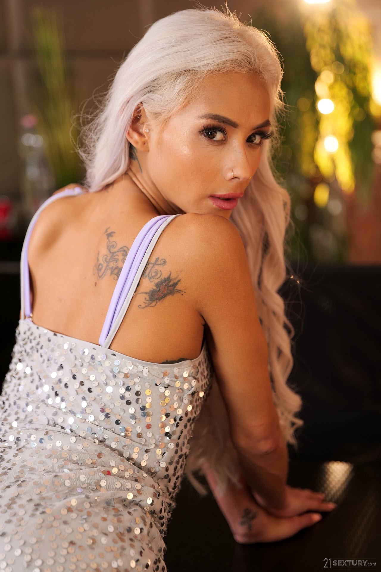 Die Sexy Latina Veronica Leal Lässt Sich Ihren Prallen Hintern In Der Hündchenstellung Nehmen