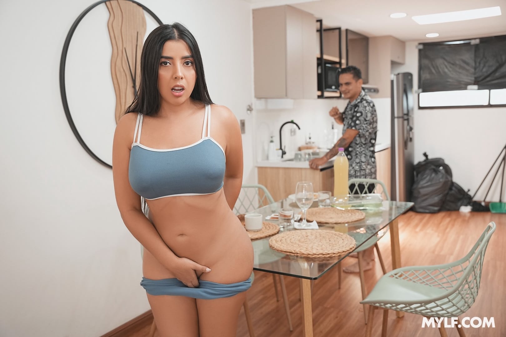 Die Mollige Ehefrau Lina Henao Gibt Einen Handjob Und Hat Sex In Der „Reverse Cowgirl“-Stellung