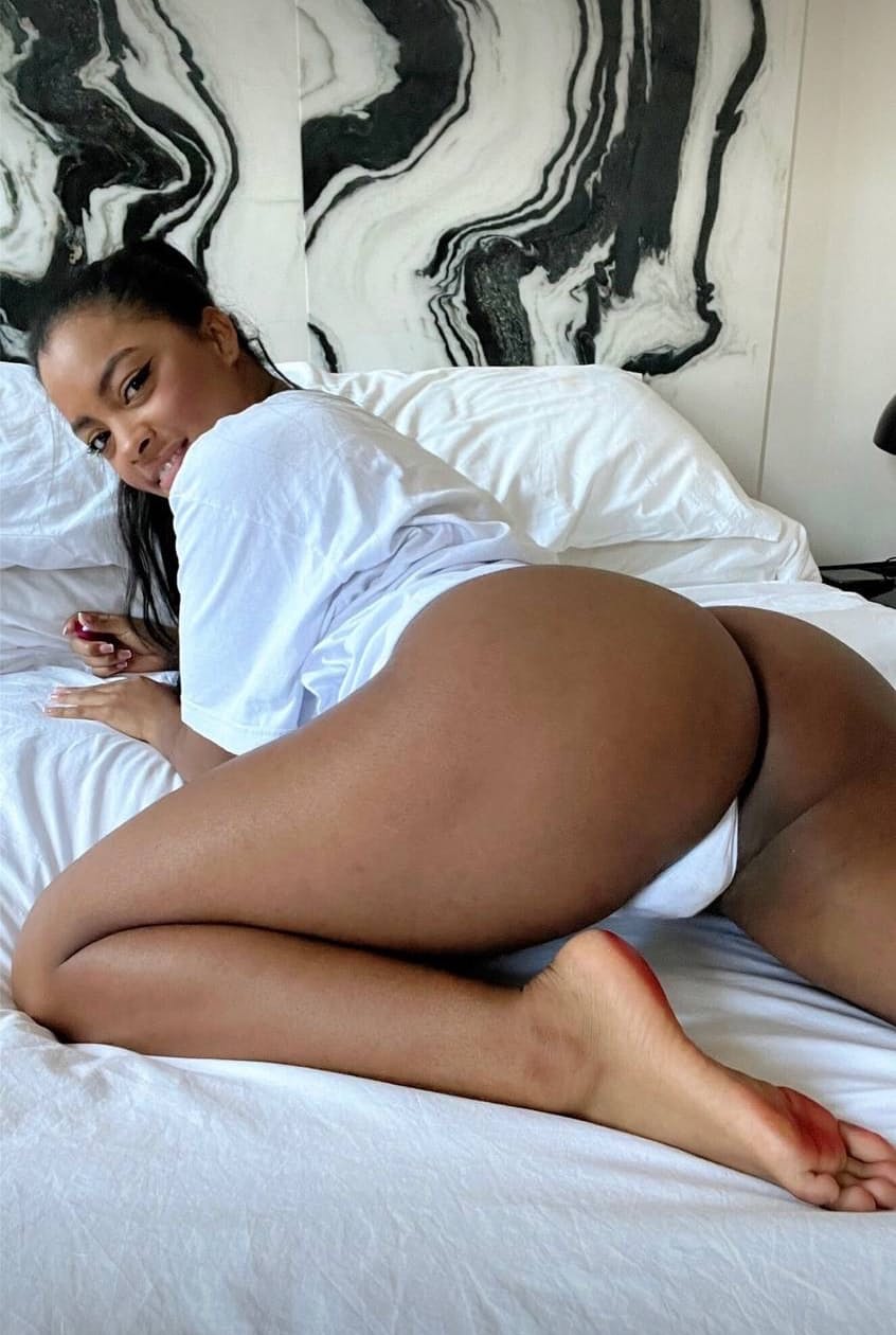 Die Sexy Amateurin Sofi Vega Zeigt Ihren Prallen Hintern Und Verwöhnt Ihre Saftige Muschi Mit Sexspielzeug
