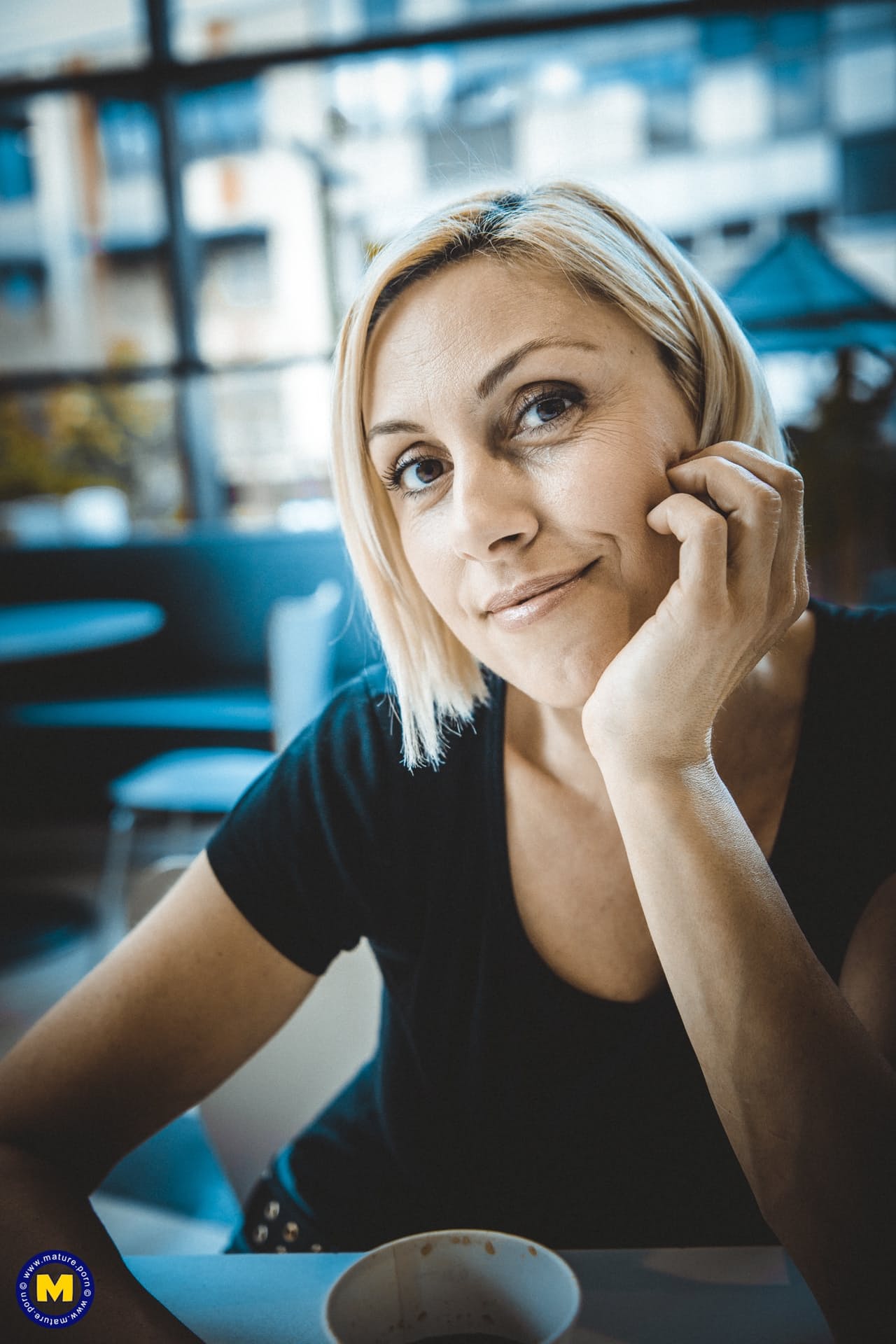 Die Blonde Amateurin Eva Black Zeigt Ihre Heißen Brüste Und Wird Hart Durchgenommen