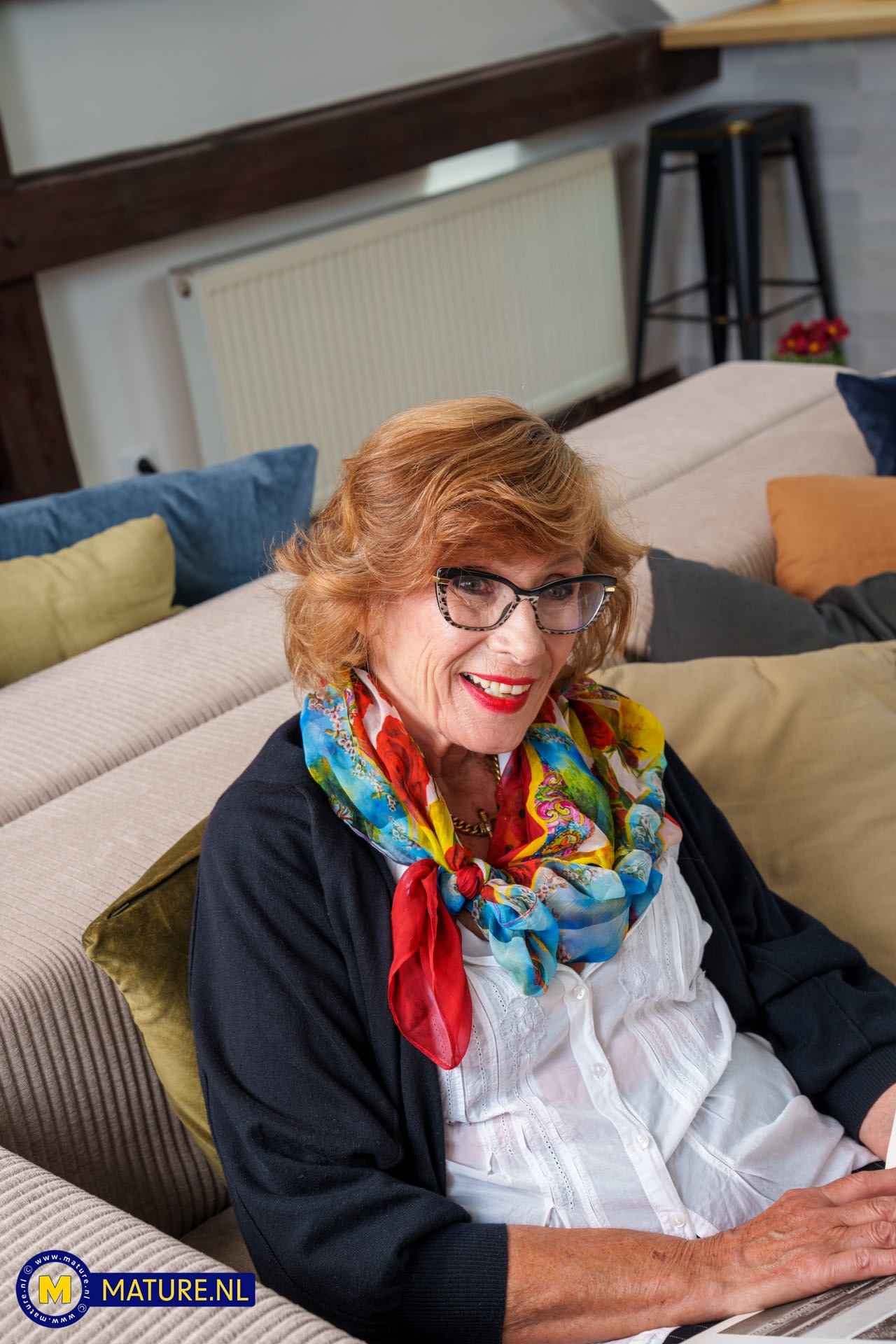 Die Mollige Oma Petra Bläst Und Fickt Den Riesigen Schwanz Eines Jungen Kerls