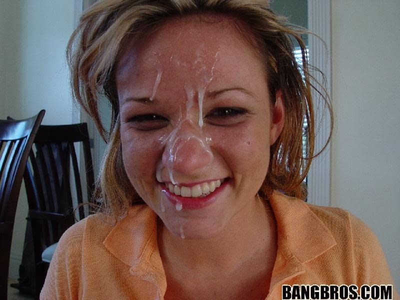 Die Junge Blondine Nikki Sexx Bekommt Eine Ladung Sperma Ab, Nachdem Sie Einen Großen Schwanz Gelutscht Hat