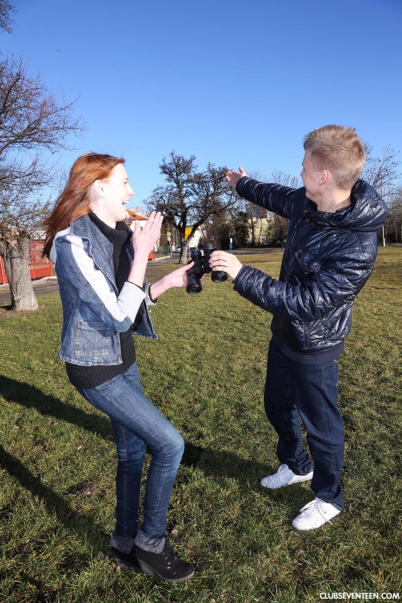 Die Rothaarige Teenagerin Linda X Wichst Ihrem Freund Nach Einem Hardcore-Fick Einen