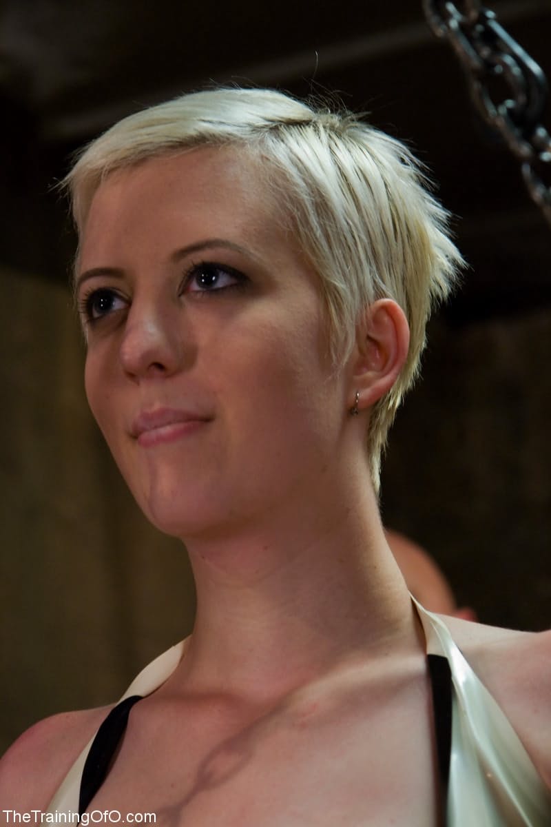 Die Heiße Blondine Mit Den Großen Brüsten, Cherry Torn, Wird Gefesselt Gedemütigt Und Gefickt