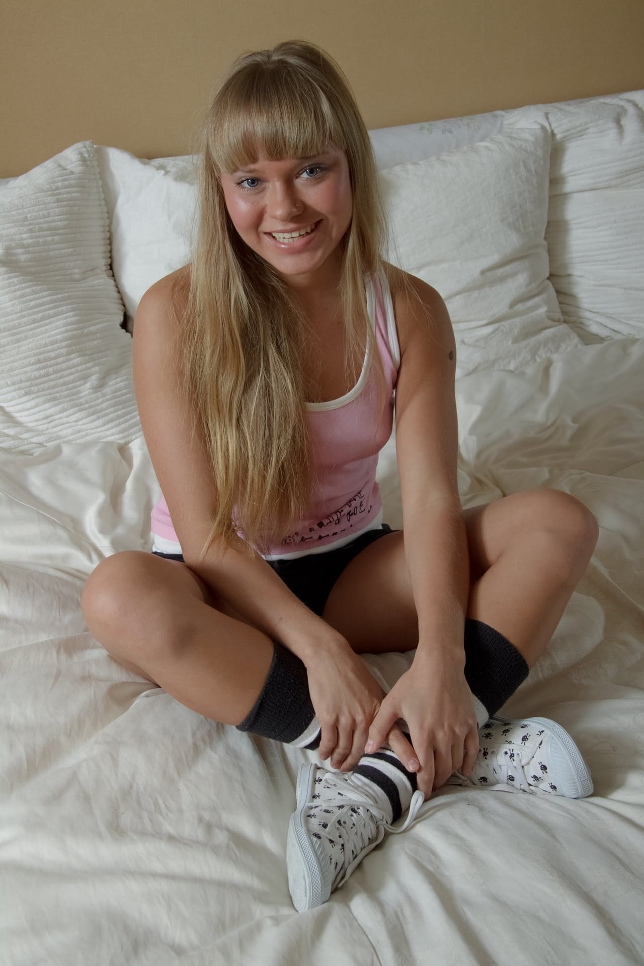 Die Teenager-Puppe Amelia Nimmt Den Schwanz Ihres Freundes Bis Zum Anschlag In Den Mund Und Lässt Ihn Tief In Ihre Muschi Gleiten