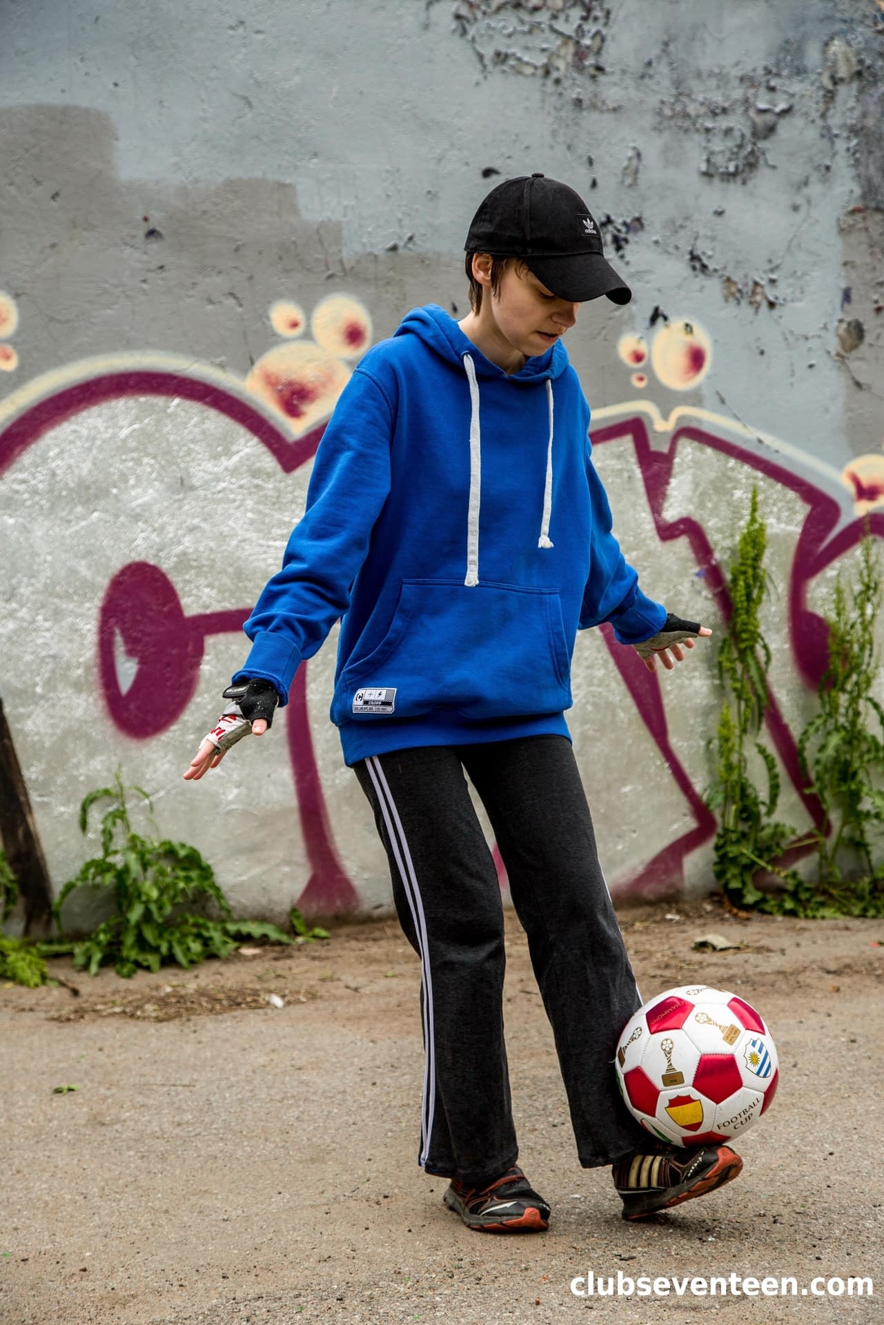 Die Kurzhaarige Amateur-Freundin Yagami Lil Wird Draußen In Ihre Behaarte Muschi Gefickt
