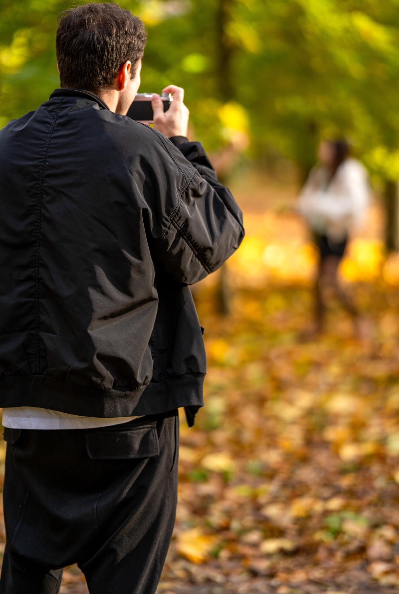 Sexy Mädchen Haben Lesbischen Sex, Bevor Sie Einem Fotografen Oralsex Geben