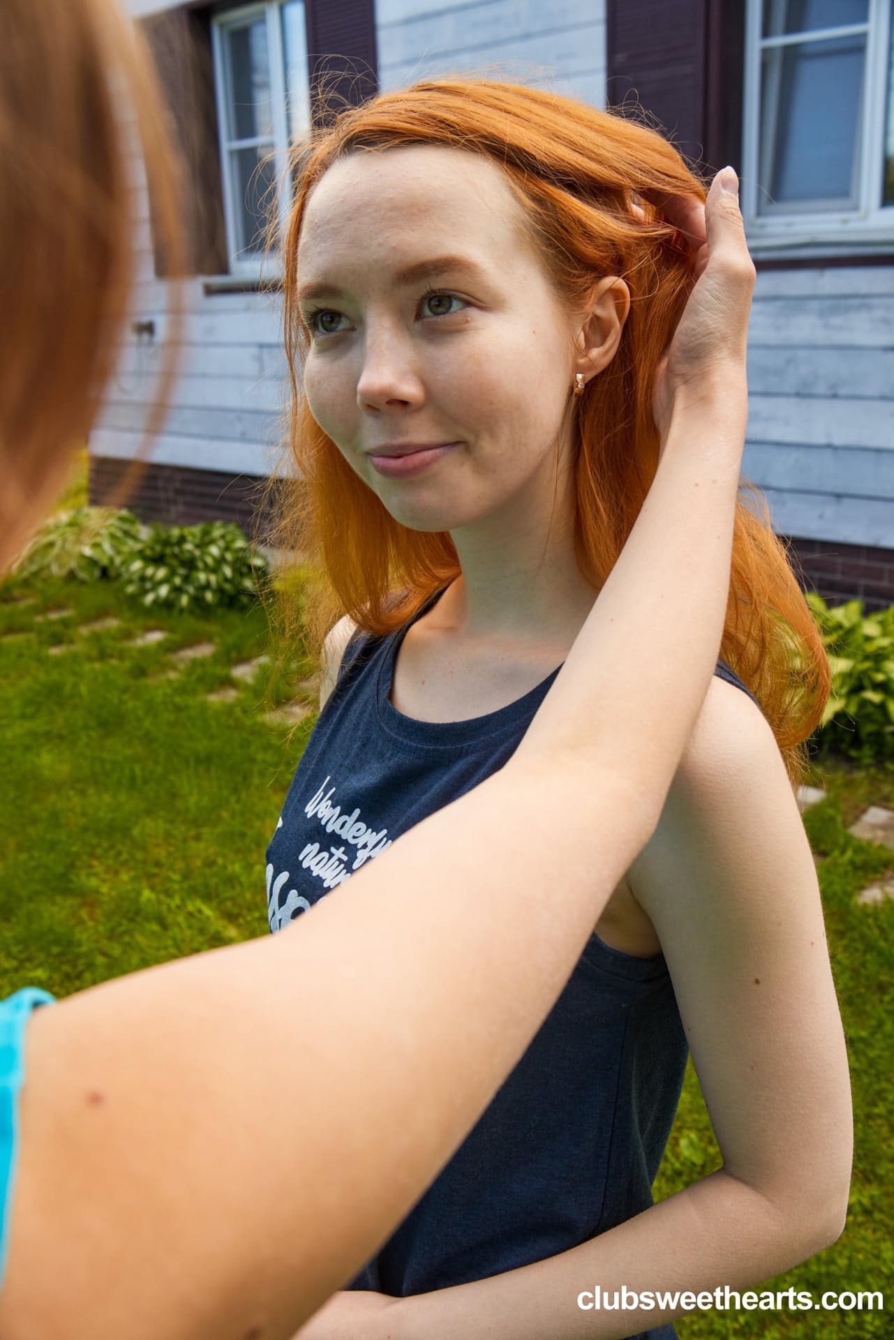 Die Lesbischen Teenager Lana Rose Und Emily Pilu Lecken Sich Gegenseitig Die Muschi Und Machen Die Scherenstellung