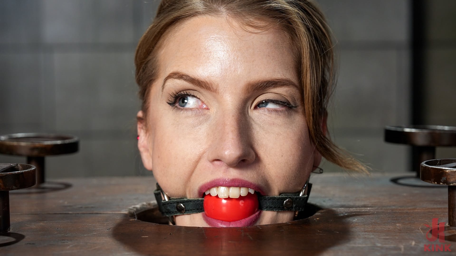 „Device Bondage“ Mit Octavia Red, „The Pope Sex Images“