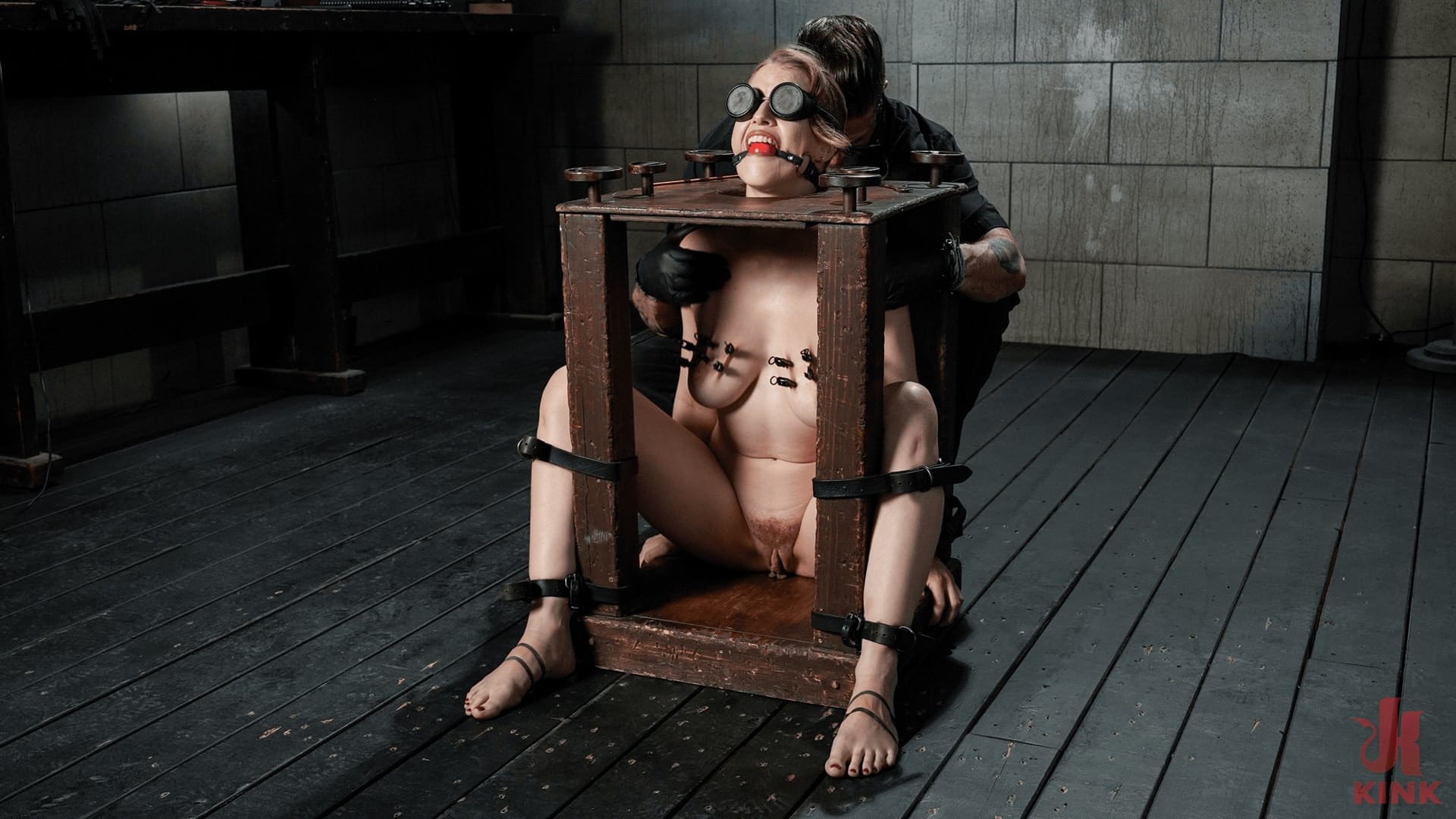 „Device Bondage“ Mit Octavia Red, „The Pope Sex Images“