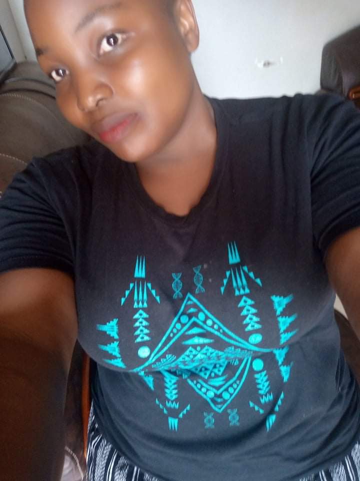 Schwarze Lady und Hobymodel aus Uganda verzaubern mit großen Titten und verführerischen Nippeln