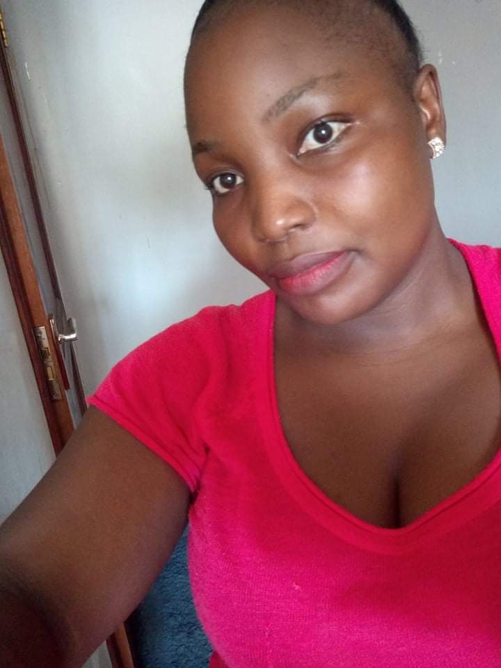 Schwarze Lady und Hobymodel aus Uganda verzaubern mit großen Titten und verführerischen Nippeln