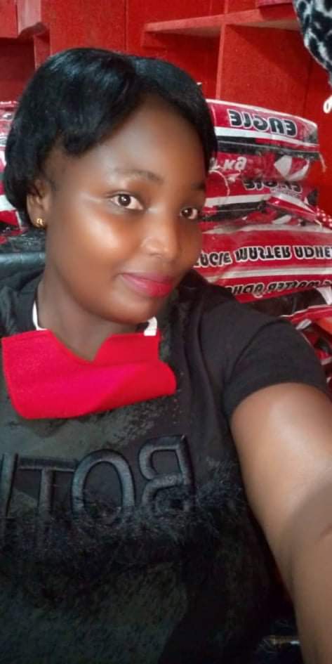 Schwarze Lady und Hobymodel aus Uganda verzaubern mit großen Titten und verführerischen Nippeln