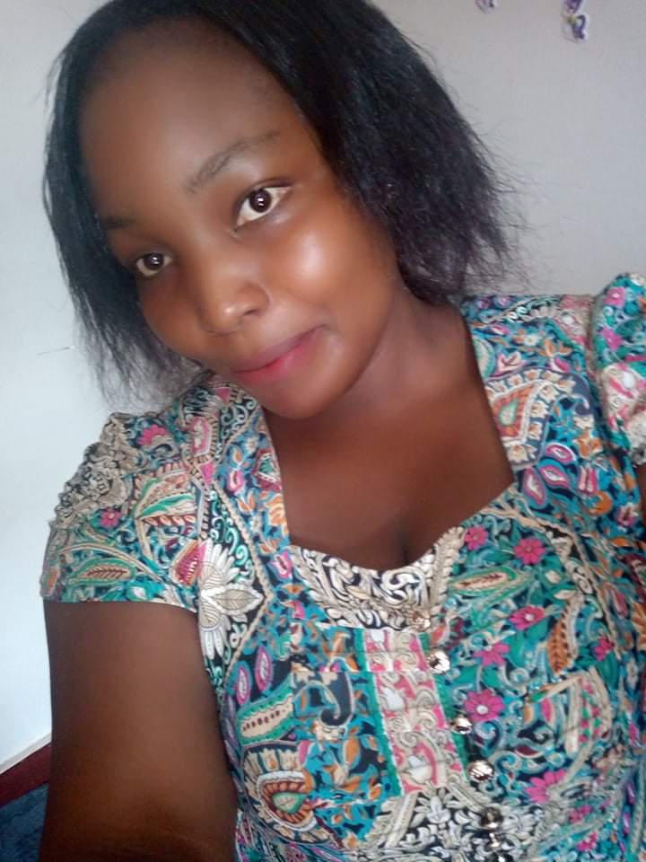 Schwarze Lady und Hobymodel aus Uganda verzaubern mit großen Titten und verführerischen Nippeln