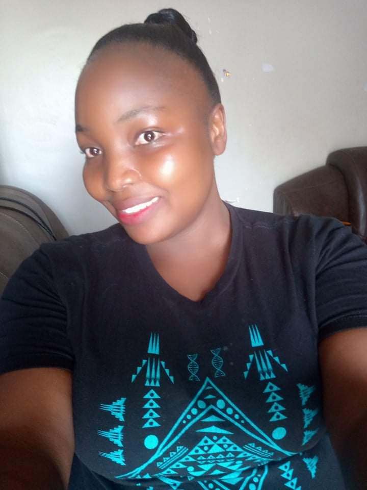 Schwarze Lady und Hobymodel aus Uganda verzaubern mit großen Titten und verführerischen Nippeln