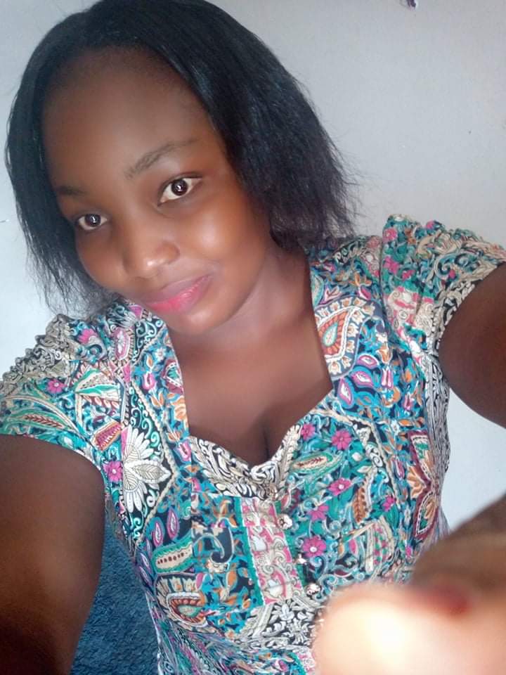 Schwarze Lady und Hobymodel aus Uganda verzaubern mit großen Titten und verführerischen Nippeln