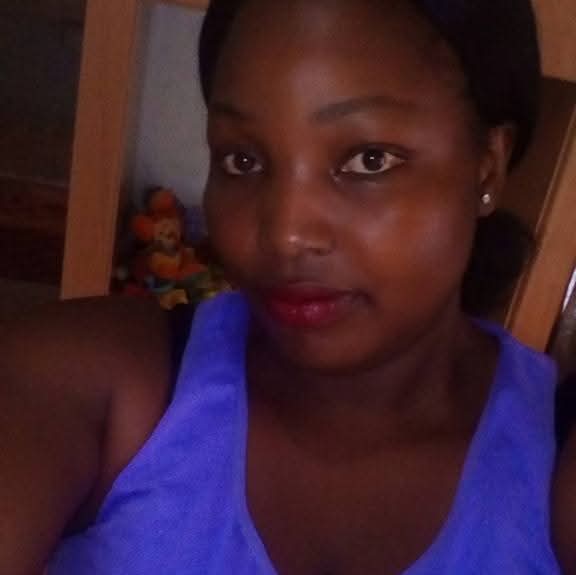 Schwarze Lady und Hobymodel aus Uganda verzaubern mit großen Titten und verführerischen Nippeln