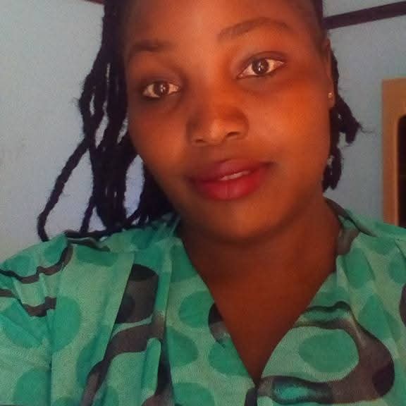 Schwarze Lady und Hobymodel aus Uganda verzaubern mit großen Titten und verführerischen Nippeln