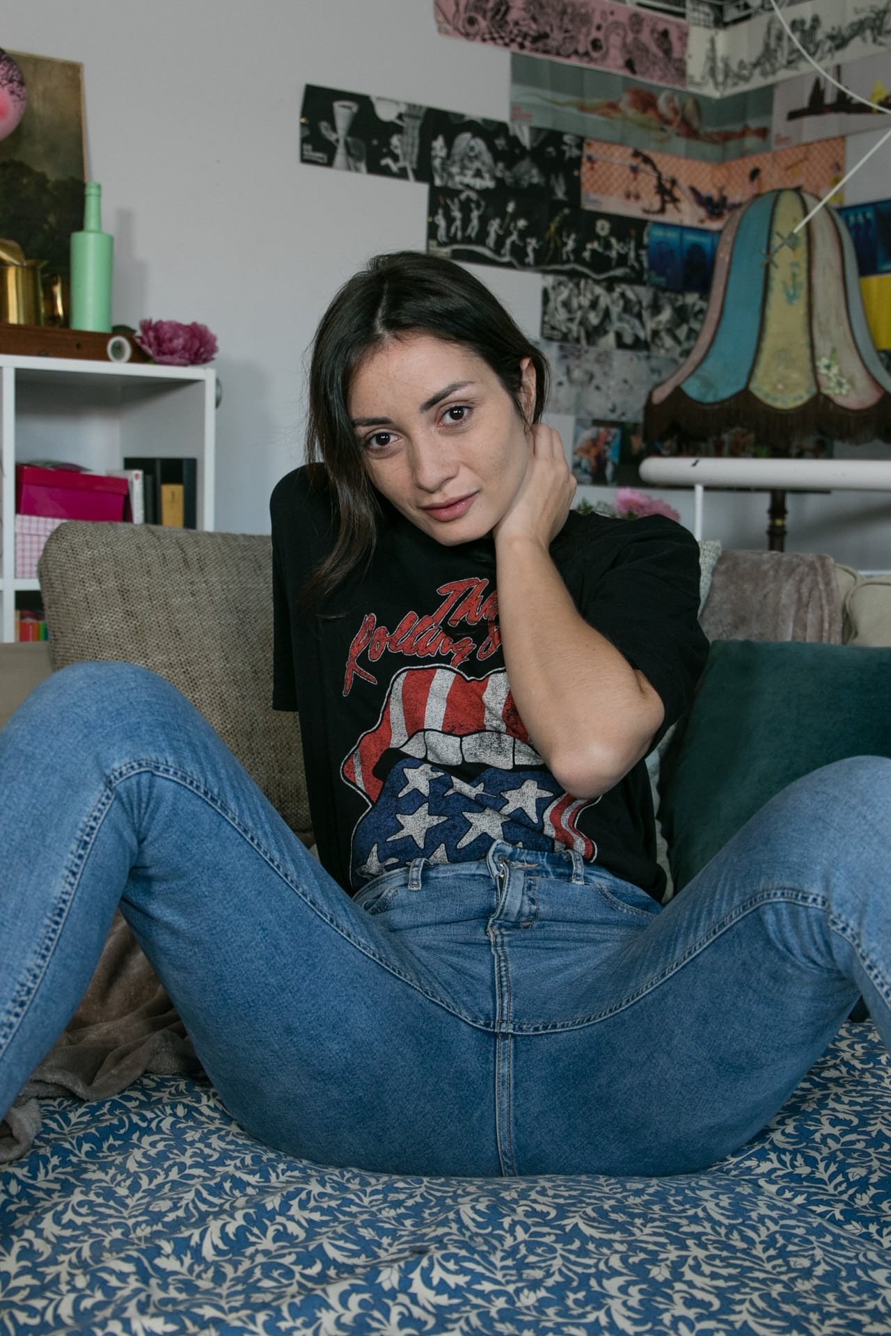 Die Amateur-Schönheit Valentina Präsentiert Ihre Zierliche Figur Und Masturbiert